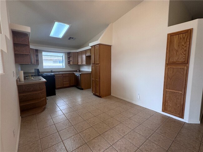 Foto del edificio - 2739 Simms Ave