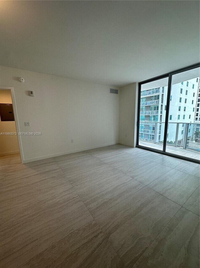 Foto del edificio - 77 SE 5th St