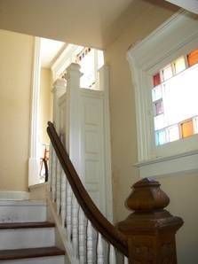 Entrance With Bench Seat - 298 Pennsylvania St