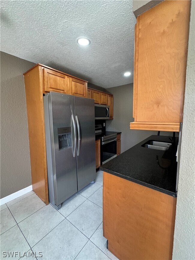 Building Photo - 4603 Bayshore Dr