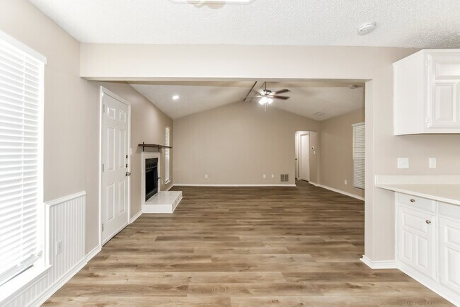 Foto del edificio - 308 Southlake Dr