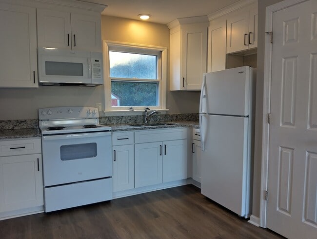 Foto del edificio - 7394 Bellehaven Dr