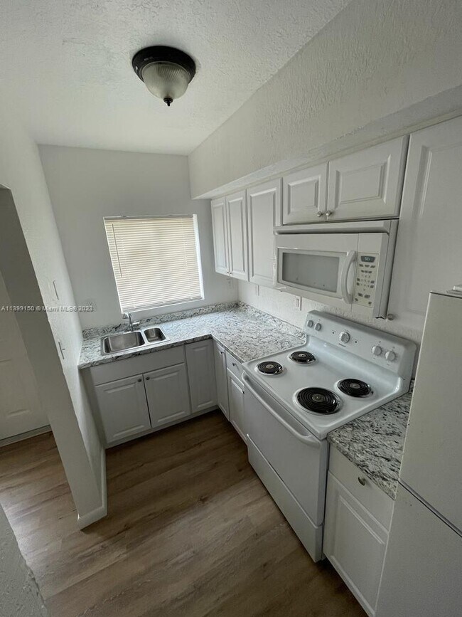 Foto del edificio - 8308 NW 2nd Ave