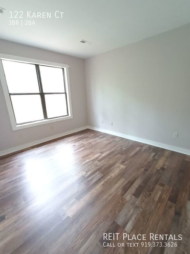 Building Photo - 3 Bed 2 Bath in a 2 story unit near Crossr...