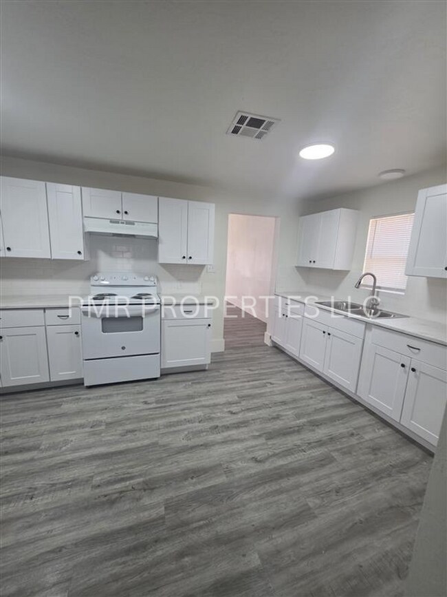 Foto del edificio - 3Bedroom/1Bathroom-House