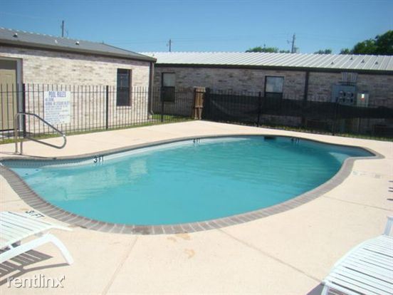 Primary Photo - 11633 Leopard St