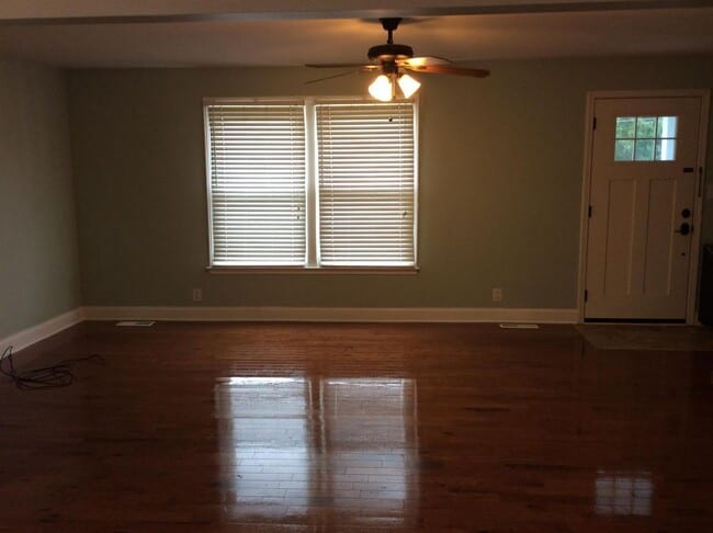 Building Photo - 564 Briarwood Dr