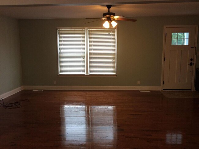 Foto del edificio - 564 Briarwood Dr