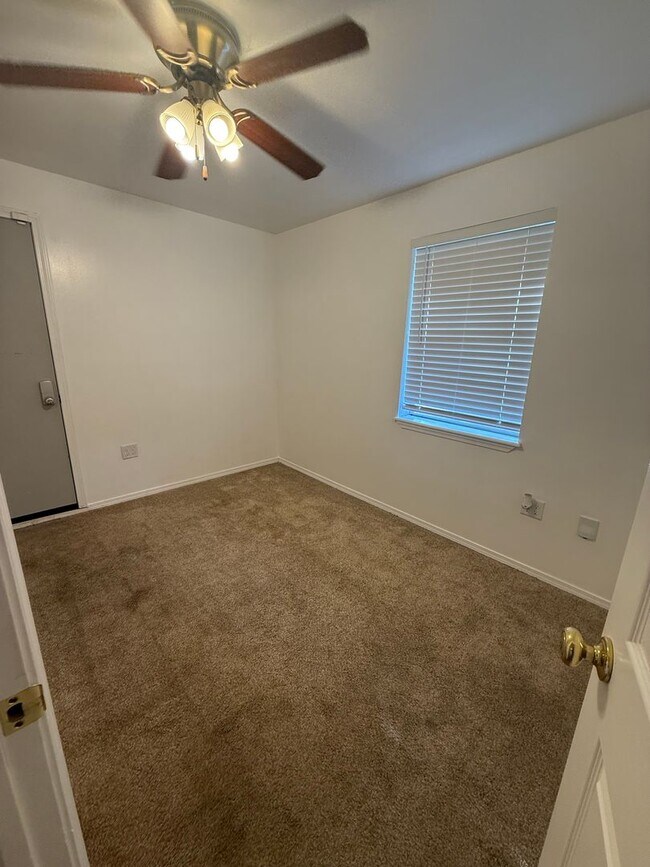 Foto del edificio - 3BD 1.5BA Single Home in Stevendale Heights Subdivision