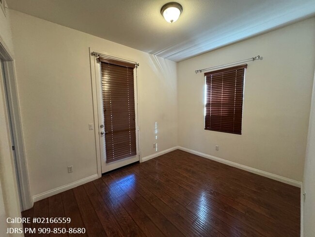 Foto del edificio - Rancho Cucamonga 3 bedroom Townhouse