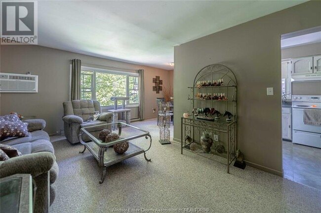 Building Photo - 25 Hillview Crescent
