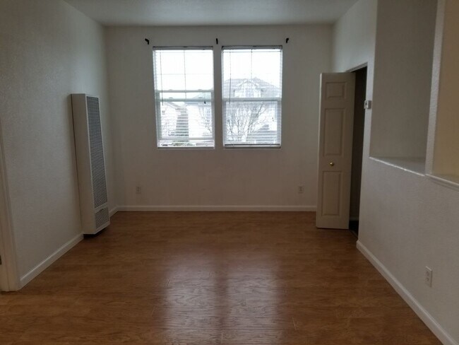 Building Photo - Cute 1 Bed/1 bath In-Law Unit