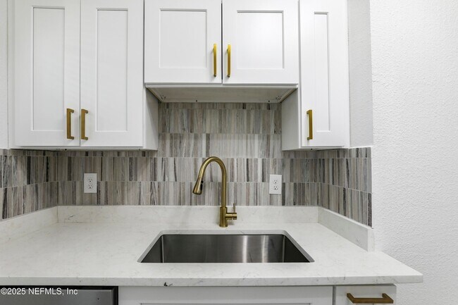 Foto del edificio - 5246 Sunderland Rd