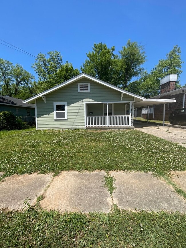 Building Photo - 704 61st St