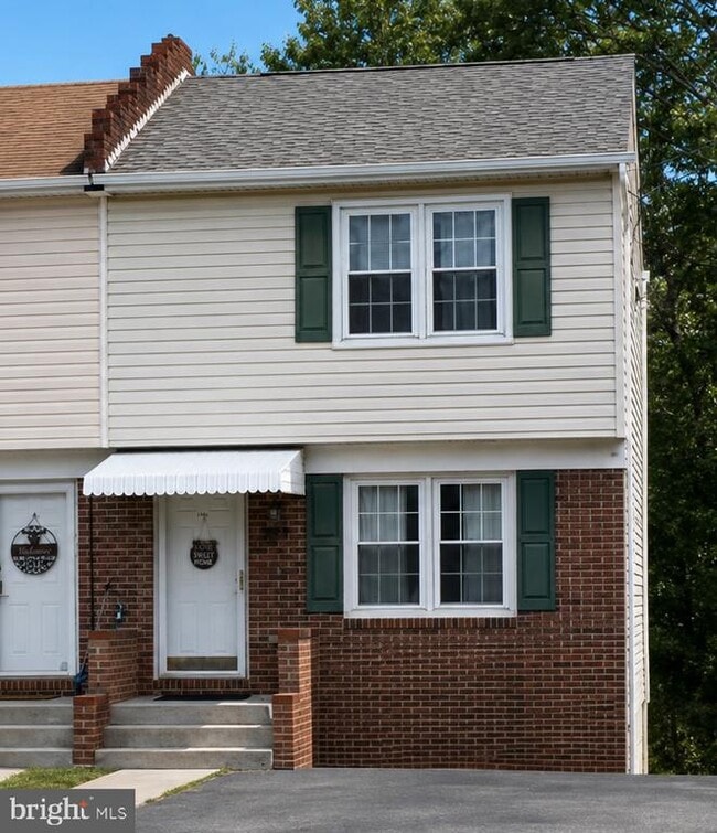 Building Photo - 823 N Shenandoah Ave