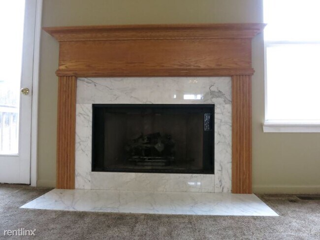 Building Photo - 3 br, 2.5 bath Townhome - 2039 Tamahawk Ln