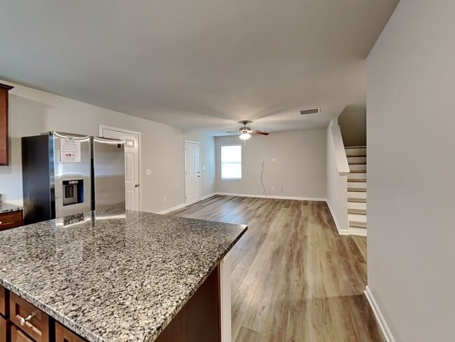 Foto del edificio - 15 Blake Ave