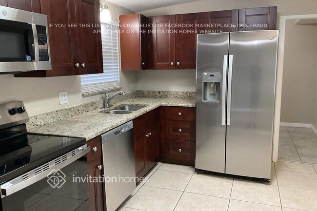 Foto del edificio - 6218 Nutmeg Ave