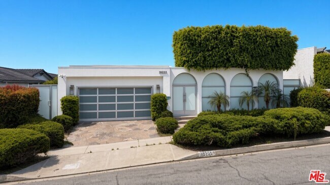 Foto del edificio - 18222 Coastline Dr