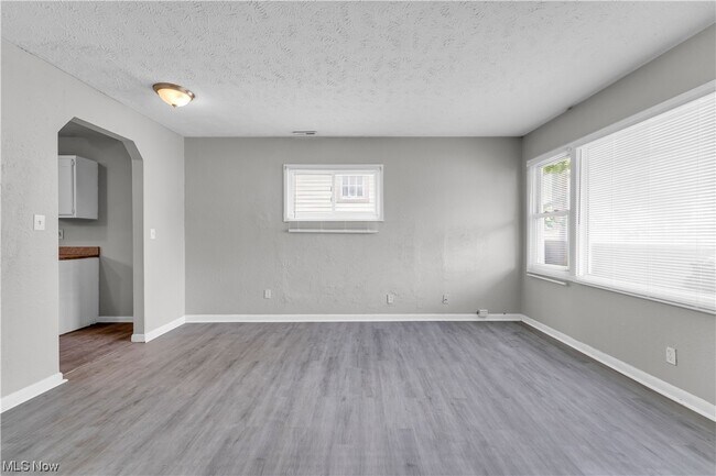 Building Photo - 14320 Glendale Ave