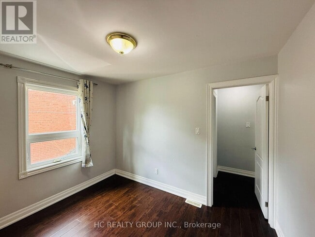 Photo du bâtiment - 673 Glengrove Ave W