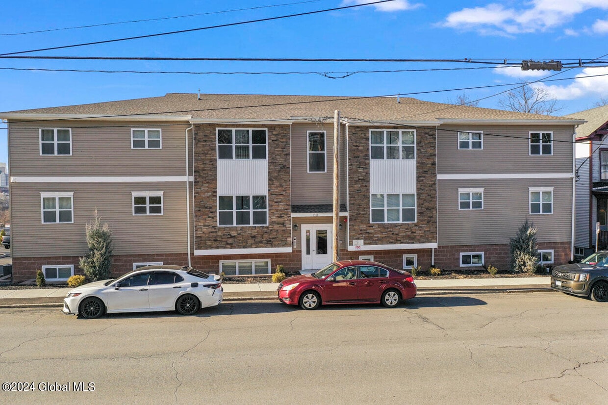 1311 Broadway Unit 11, Rensselaer, NY 12144 Room for Rent in Rensselaer, NY