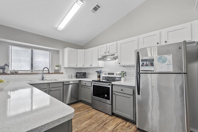 Foto del edificio - 5510 Heathercrest Dr