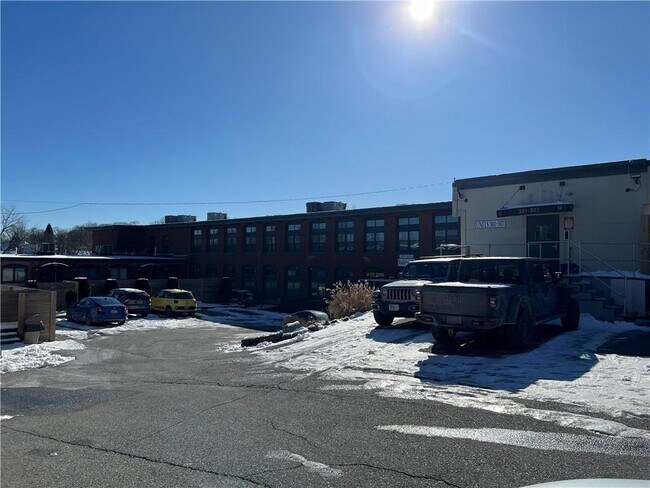 Building Photo - 1117 Douglas Ave