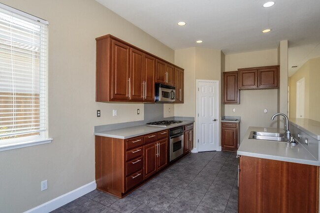 Building Photo - 1337 Golden Plover St