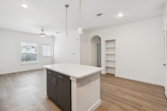 Building Photo - Vista at Silver Oaks