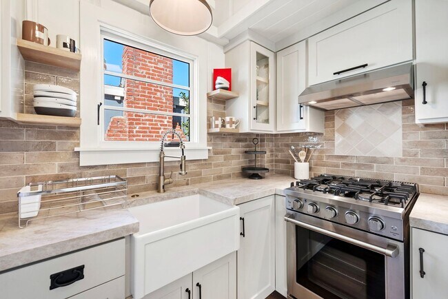 Building Photo - Mariposa Cottages