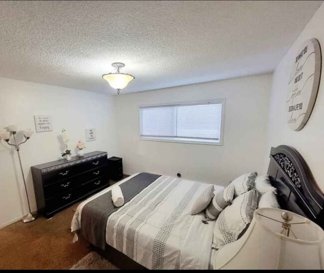 Foto del edificio - 301 E 46th Ave