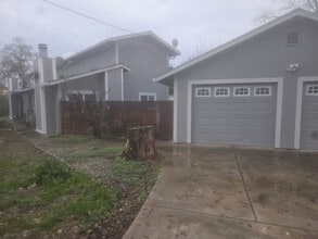 Building Photo - 19300 Mountain Meadow S