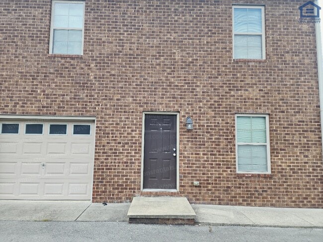 Building Photo - 1090 N Washington Ave
