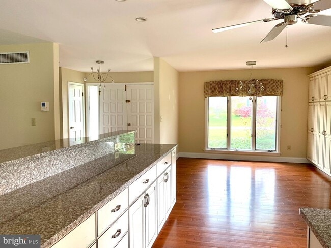 Building Photo - 74 Tarragon Ln