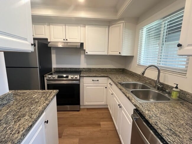 Building Photo - Beautiful Updated Home for Rent