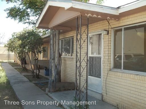 Primary Photo - 220 San Pablo St NE