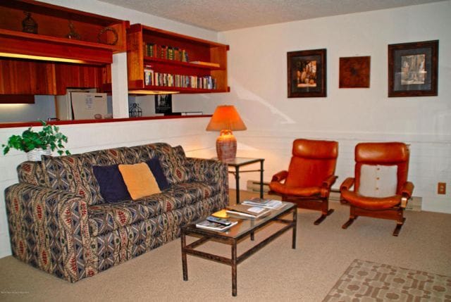 Foto del edificio - 4455 Berry Dr