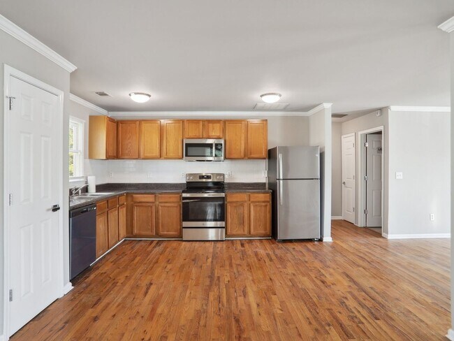 Building Photo - 4 Bedroom Single Family Home in Atlanta