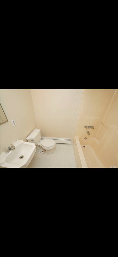 Foto principal - 756 Bohemia Pkwy