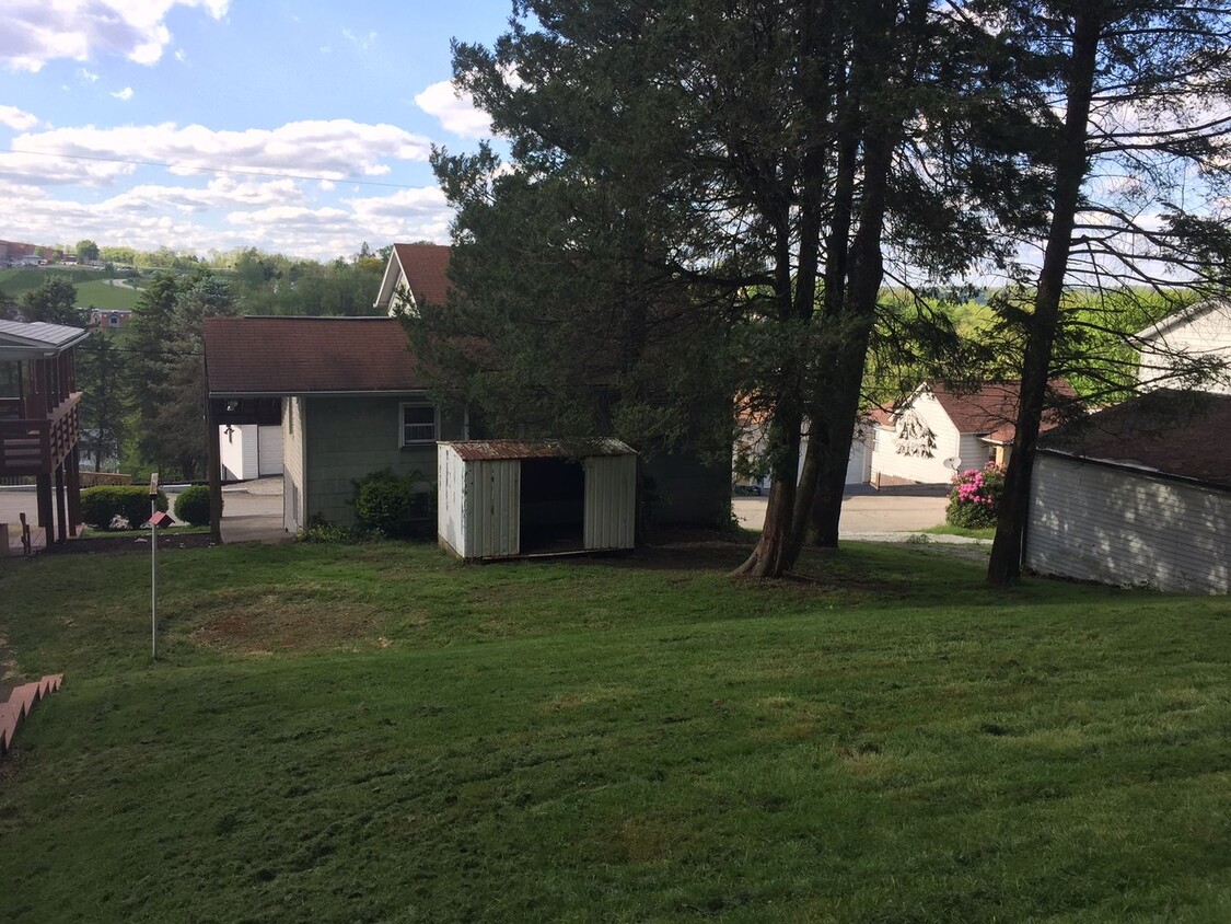 Building Photo - 3-Bedroom Single-Family Home for Rent in Irwin, PA