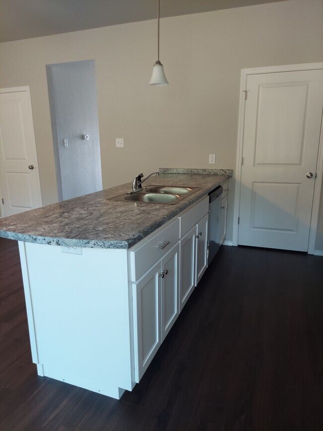 Foto del edificio - Beautiful 3 Bedroom Townhome in Alma!! *Move in Special*