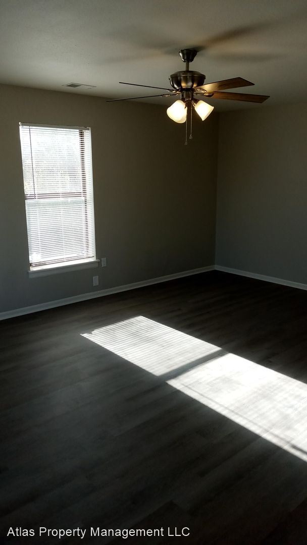 Foto del edificio - 3 br, 2 bath House - 3812 Brooklyn Ave.