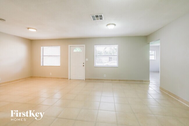 Building Photo - 3600 NW 40th Ct