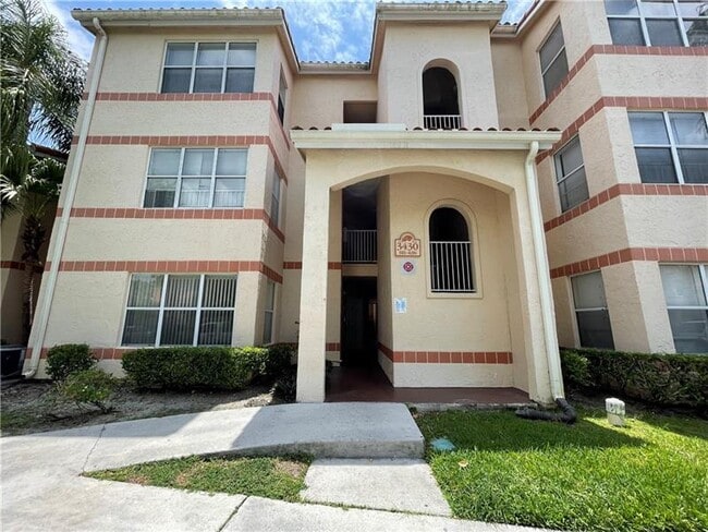 Foto del edificio - 3430 Pinewalk Dr N