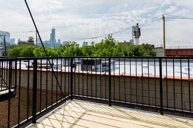 Foto del edificio - 447 N Carpenter St