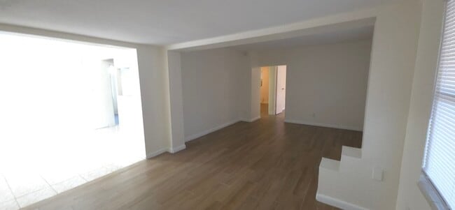 Building Photo - 6559 Bougainvilla Ave S