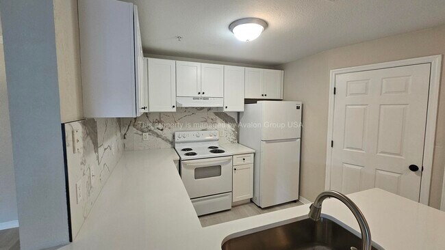 Foto del edificio - 7800 Point Meadows Dr