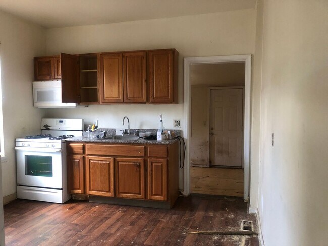 Foto del edificio - 3 Bedroom House in Great Trenton Neighborhood! This House is Getting a Makeover!