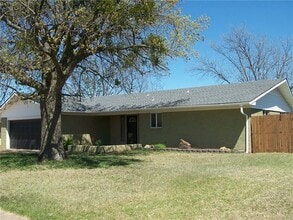 Building Photo - 10 Sequoyah Blvd